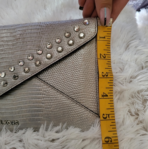 AUTHENTIC Micheal kors clutch - Picture 3 of 8